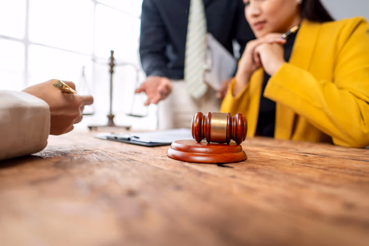 How much do criminal defense lawyers cost?